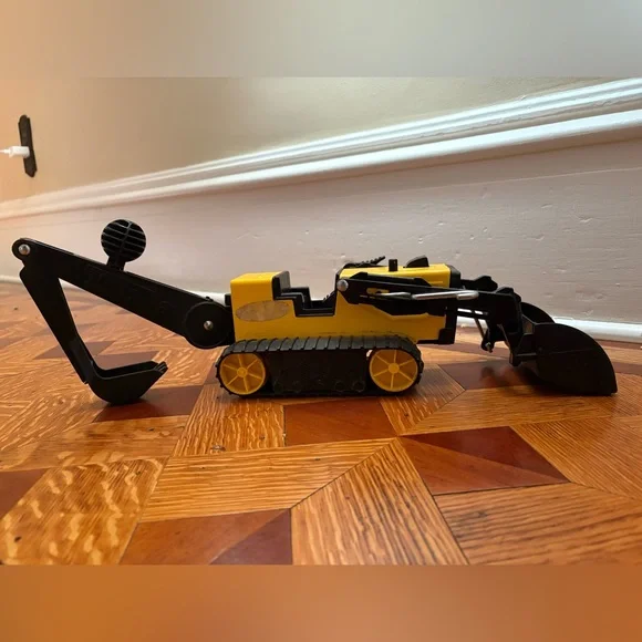 Tonka Toy Digger/Backhoe with Tracks - Picture 3 of 4